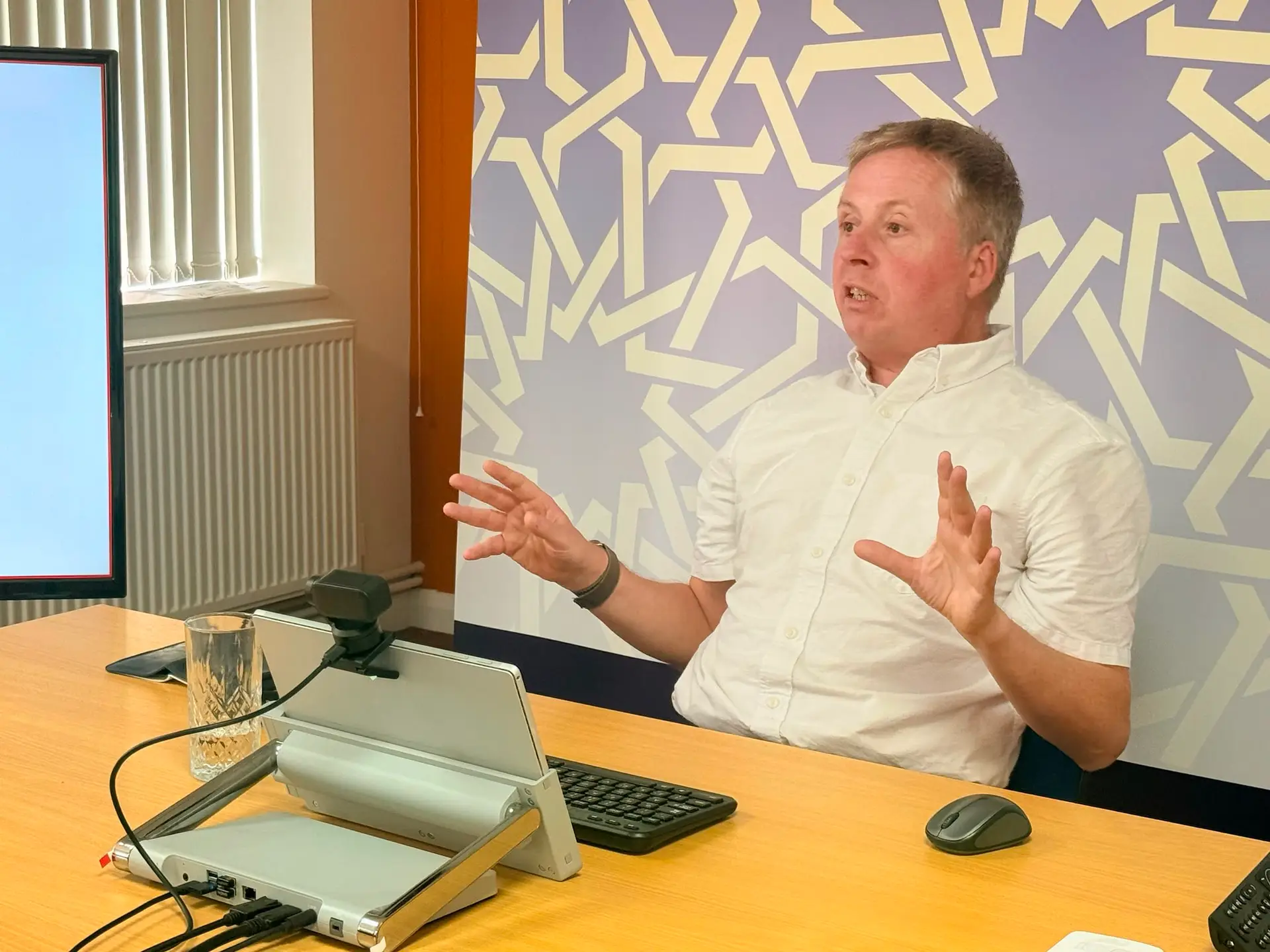 Professor William Gallois Delivers a Seminar on Modern Islamic Art