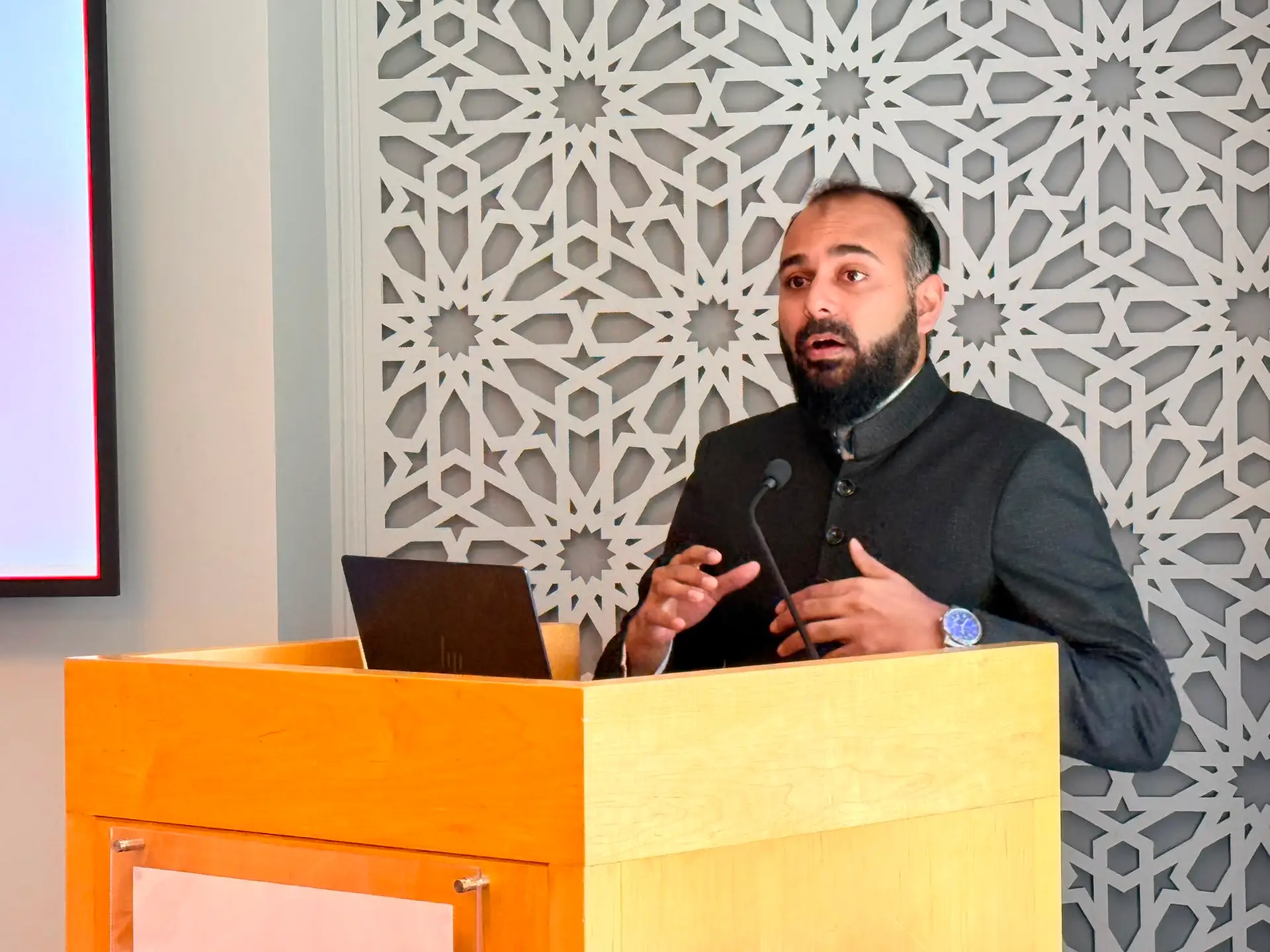 Dr Syed Ali Hur Kamoonpuri Delivers a Seminar on the Tug of War between Classical and Later Imāmī Creed